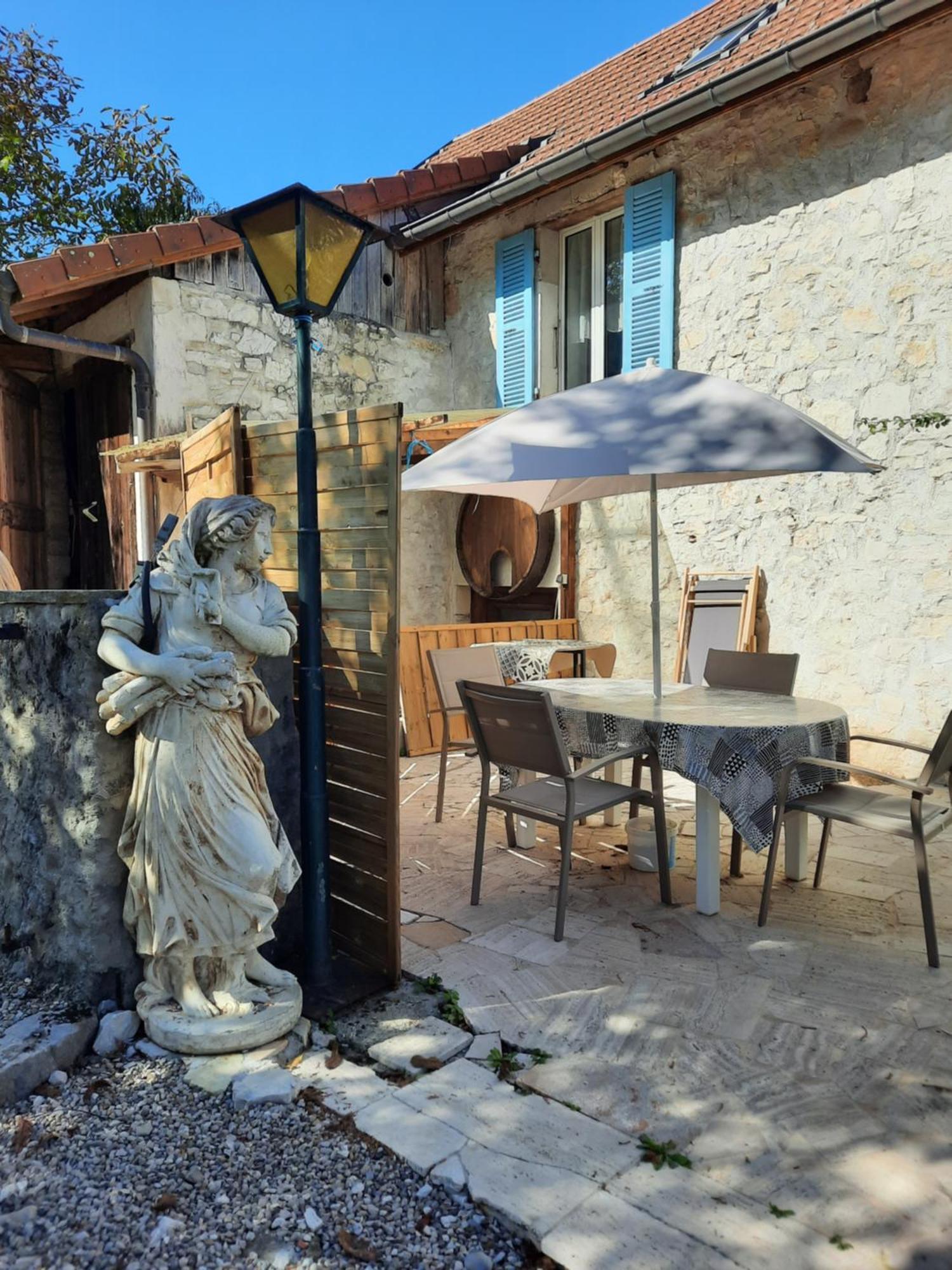 Gite Des 2 Lions Murs-et-Gelignieux المظهر الخارجي الصورة